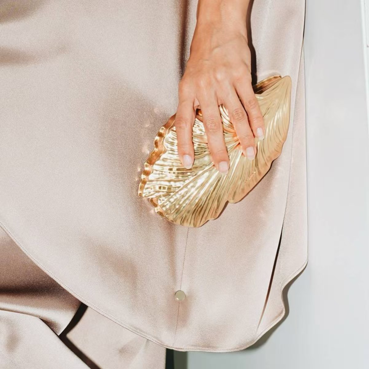 حقيبة يد فاخرة ذهبية اللون بتص - مراجعة Women Bags Golden وسعره