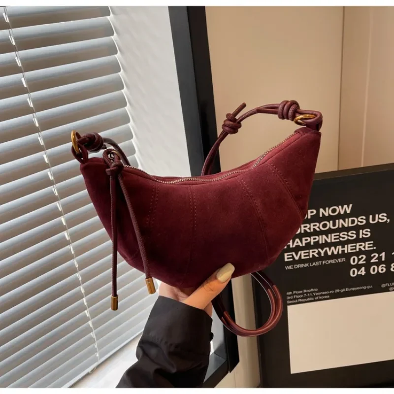 حقيبة كتف من مادة مخملية بسحاب - مراجعة Women Bags Zara وسعره